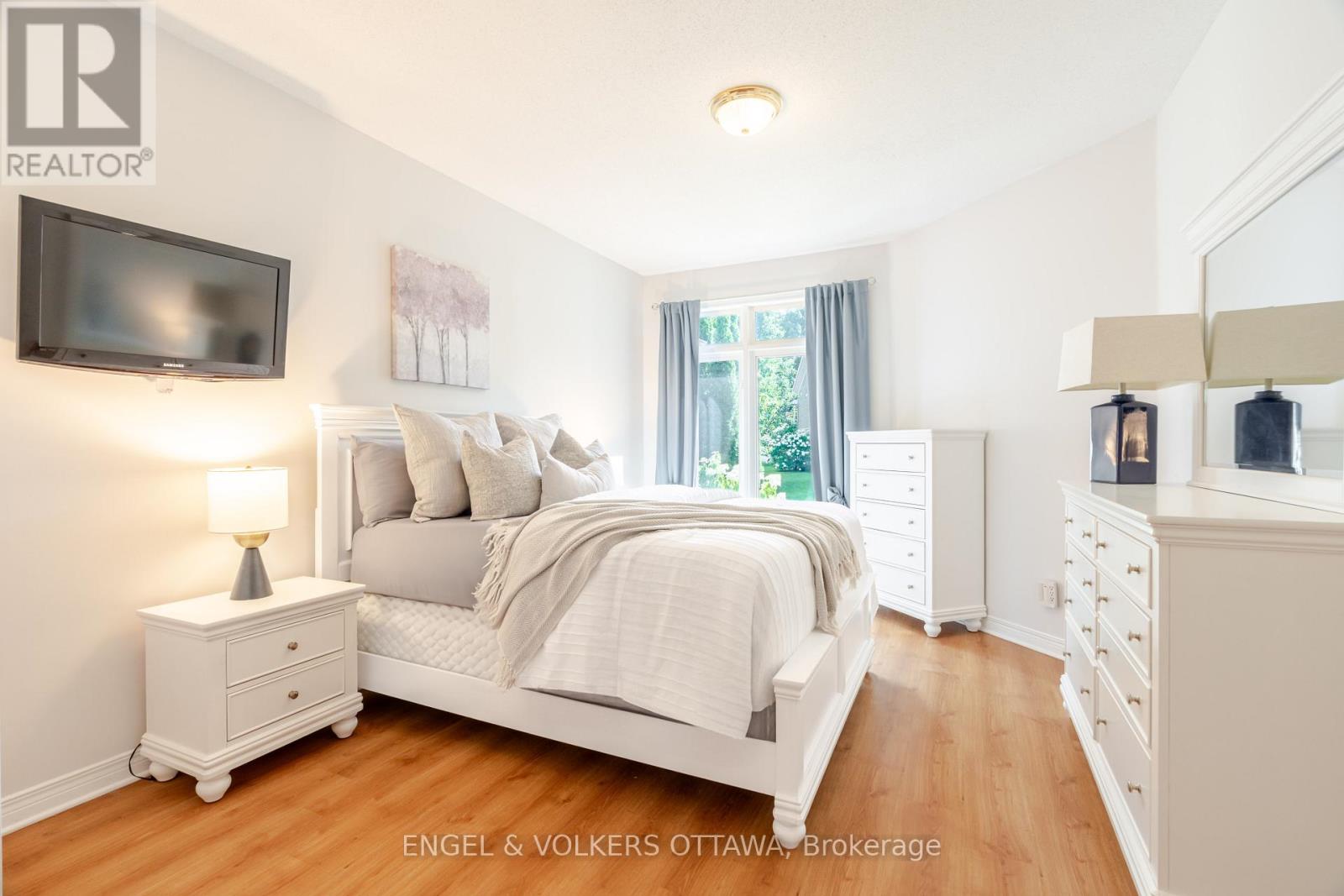 60 Sable Run Drive, Ottawa, Ontario  K2S 1W7 - Photo 15 - X12488414