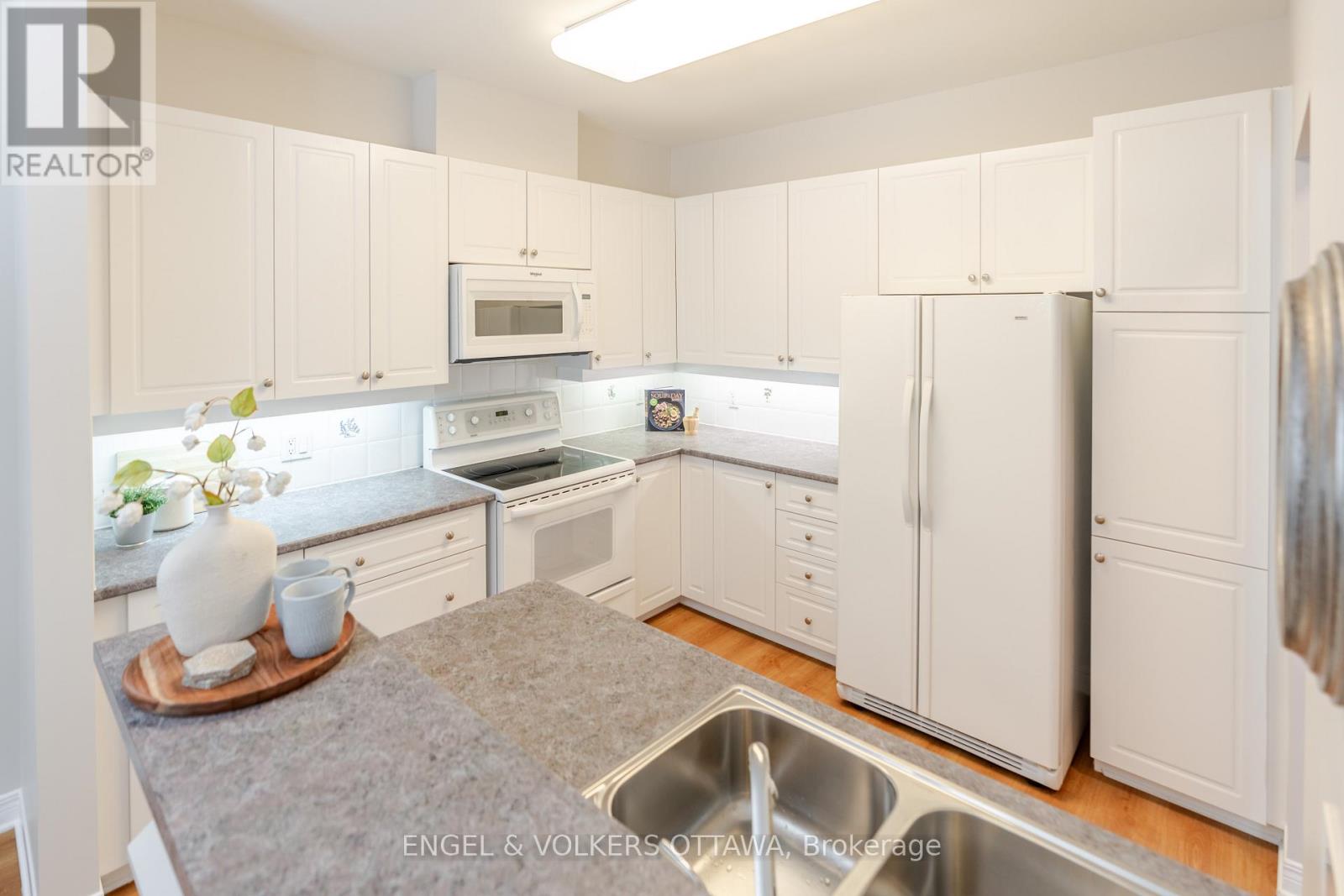 60 Sable Run Drive, Ottawa, Ontario  K2S 1W7 - Photo 24 - X12488414