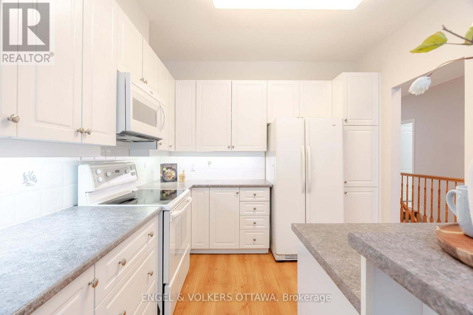 60 Sable Run Drive, Ottawa, Ontario  K2S 1W7 - Photo 25 - X12488414