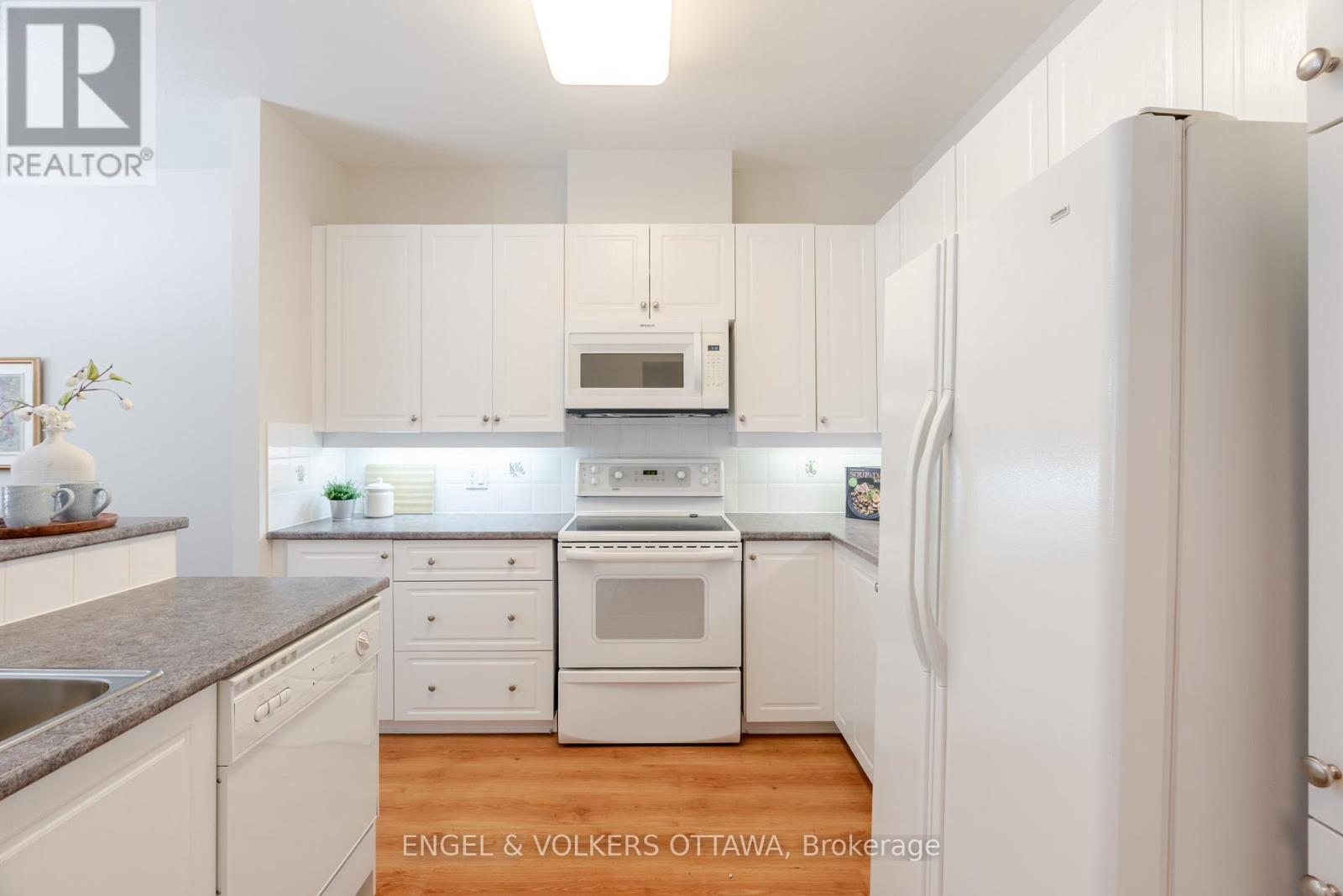 60 Sable Run Drive, Ottawa, Ontario  K2S 1W7 - Photo 26 - X12488414