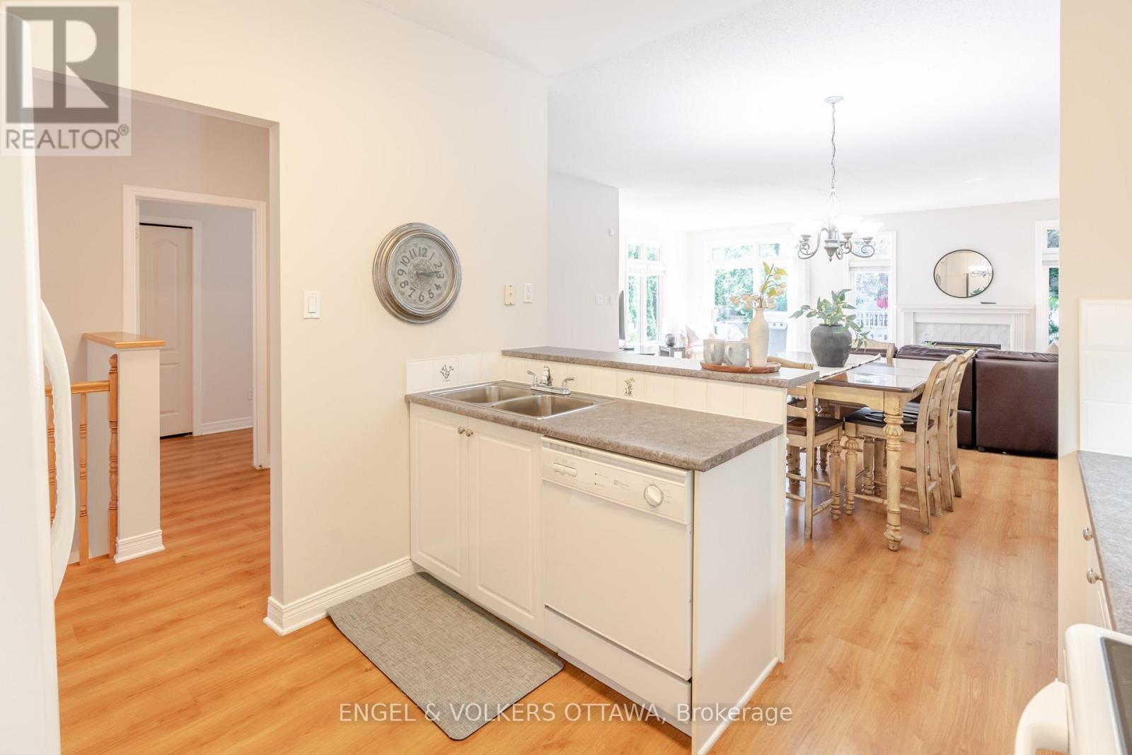 60 Sable Run Drive, Ottawa, Ontario  K2S 1W7 - Photo 27 - X12488414