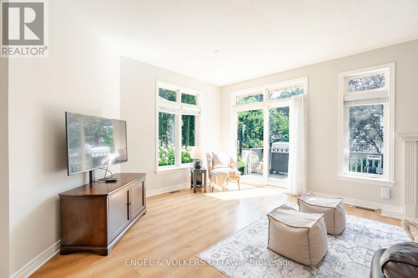 60 Sable Run Drive, Ottawa, Ontario  K2S 1W7 - Photo 33 - X12488414