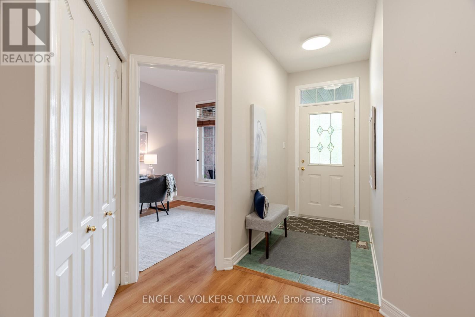 60 Sable Run Drive, Ottawa, Ontario  K2S 1W7 - Photo 5 - X12488414