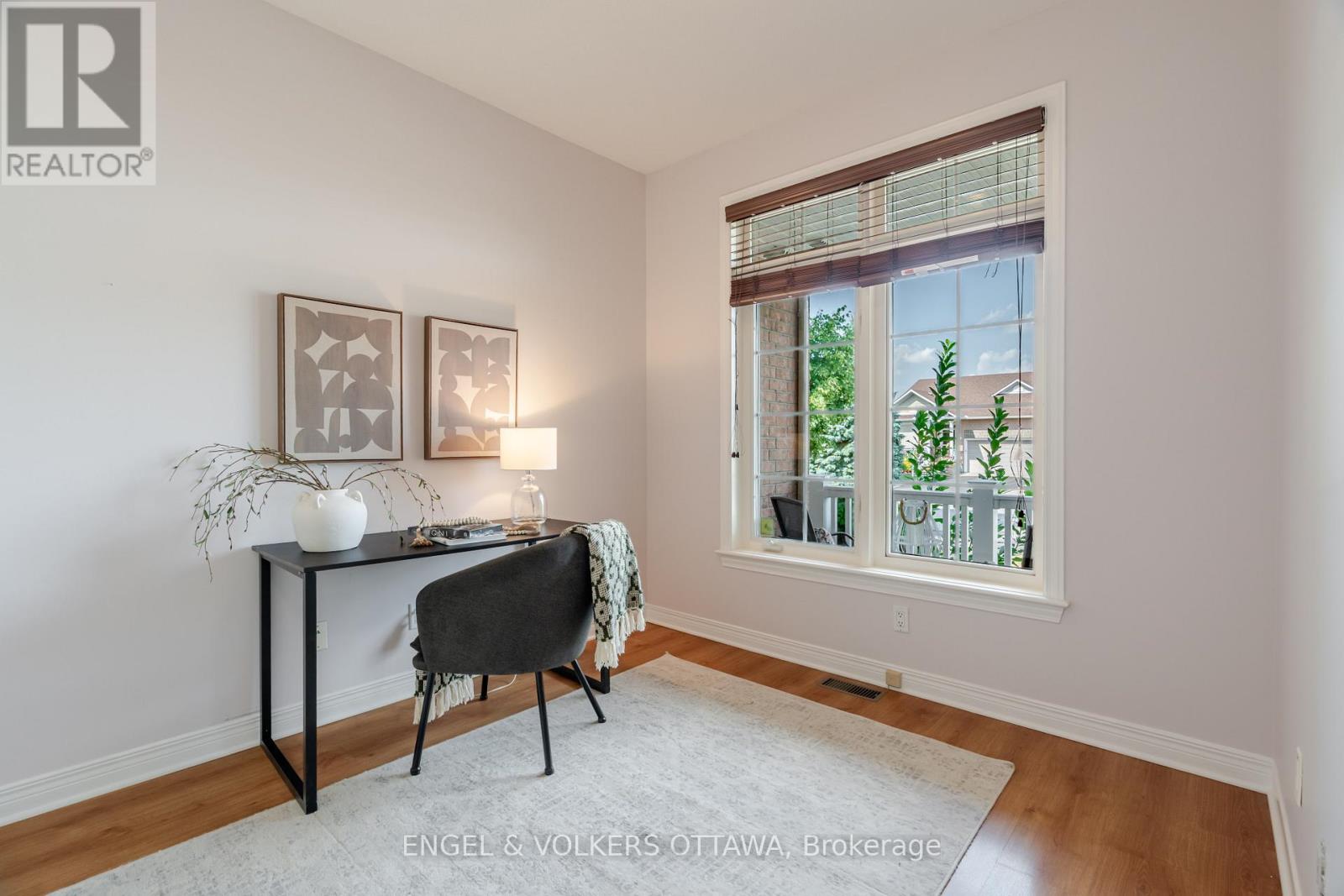 60 Sable Run Drive, Ottawa, Ontario  K2S 1W7 - Photo 7 - X12488414