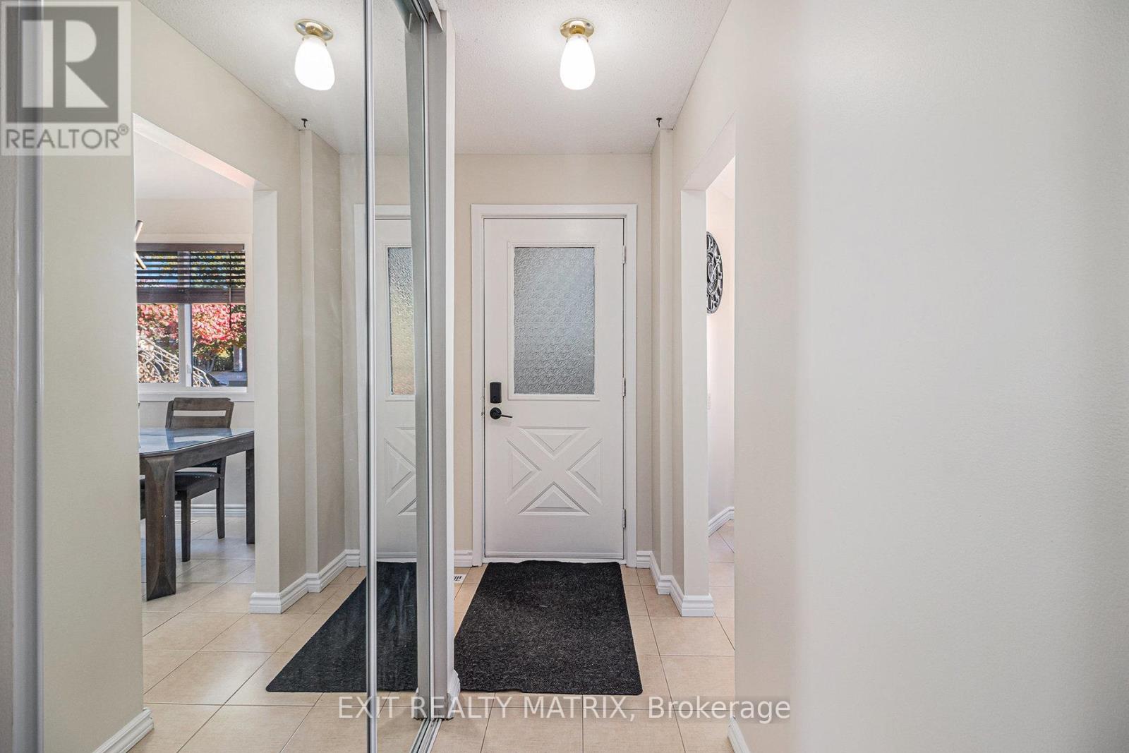 1432 Deavy Way E, Ottawa, Ontario  K1E 2W8 - Photo 3 - X12488562