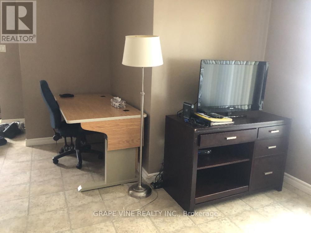 37 Cloverloft Court, Ottawa, Ontario  K2S 1T3 - Photo 12 - X12488834