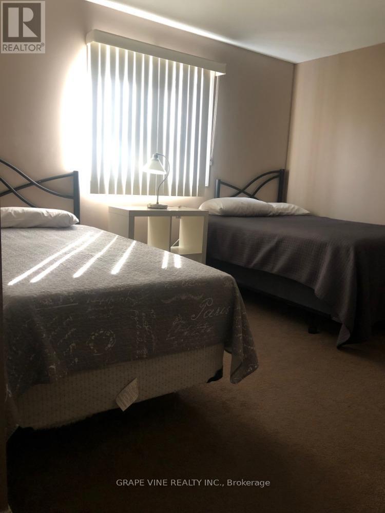 37 Cloverloft Court, Ottawa, Ontario  K2S 1T3 - Photo 2 - X12488834