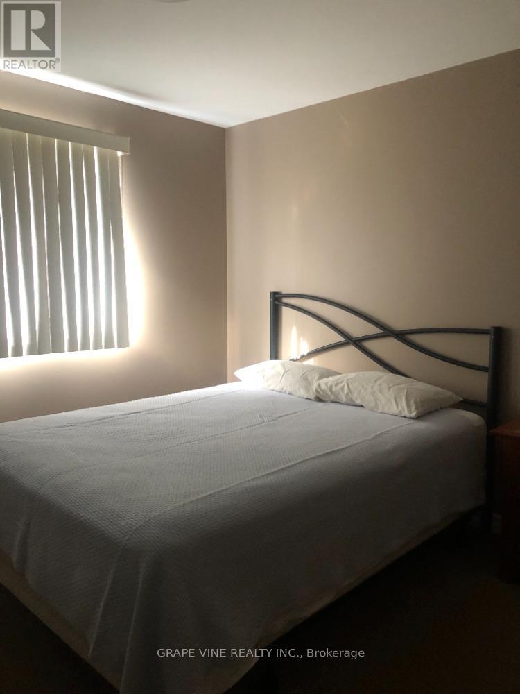 37 Cloverloft Court, Ottawa, Ontario  K2S 1T3 - Photo 3 - X12488834