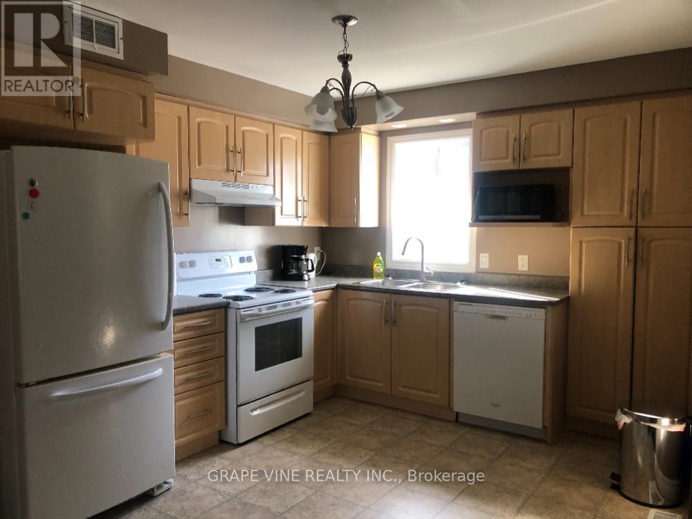 37 Cloverloft Court, Ottawa, Ontario  K2S 1T3 - Photo 7 - X12488834