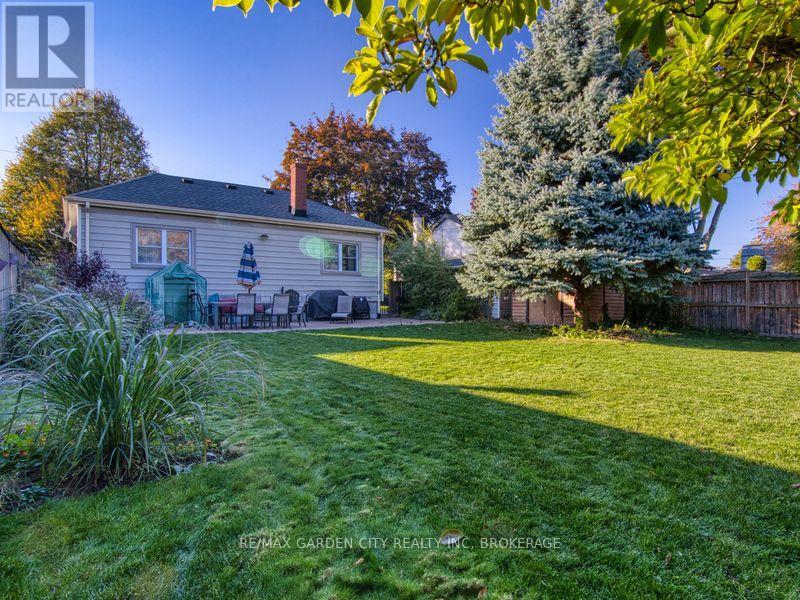 5 Hewko Street, St. Catharines (Fairview), Ontario  L2N 2E2 - Photo 6 - X12488000