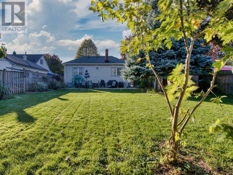 5 Hewko Street, St. Catharines (Fairview), Ontario  L2N 2E2 - Photo 7 - X12488000