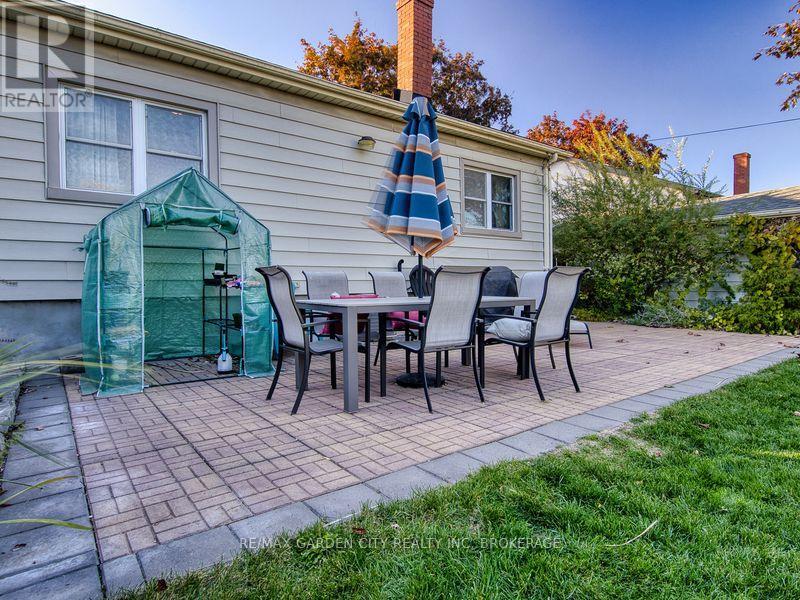 5 Hewko Street, St. Catharines (Fairview), Ontario  L2N 2E2 - Photo 8 - X12488000