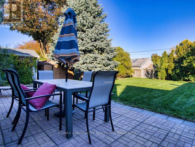 5 Hewko Street, St. Catharines (Fairview), Ontario  L2N 2E2 - Photo 9 - X12488000