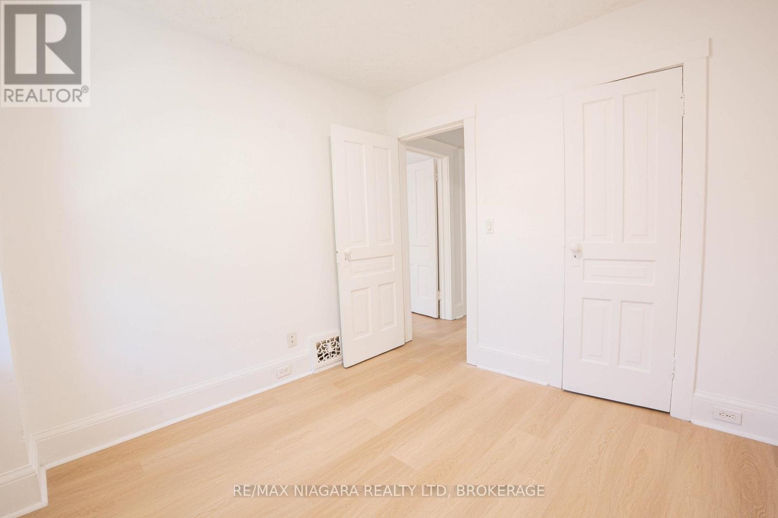 249 Russell Avenue, St. Catharines, Ontario  L2R 1X1 - Photo 13 - X12488382