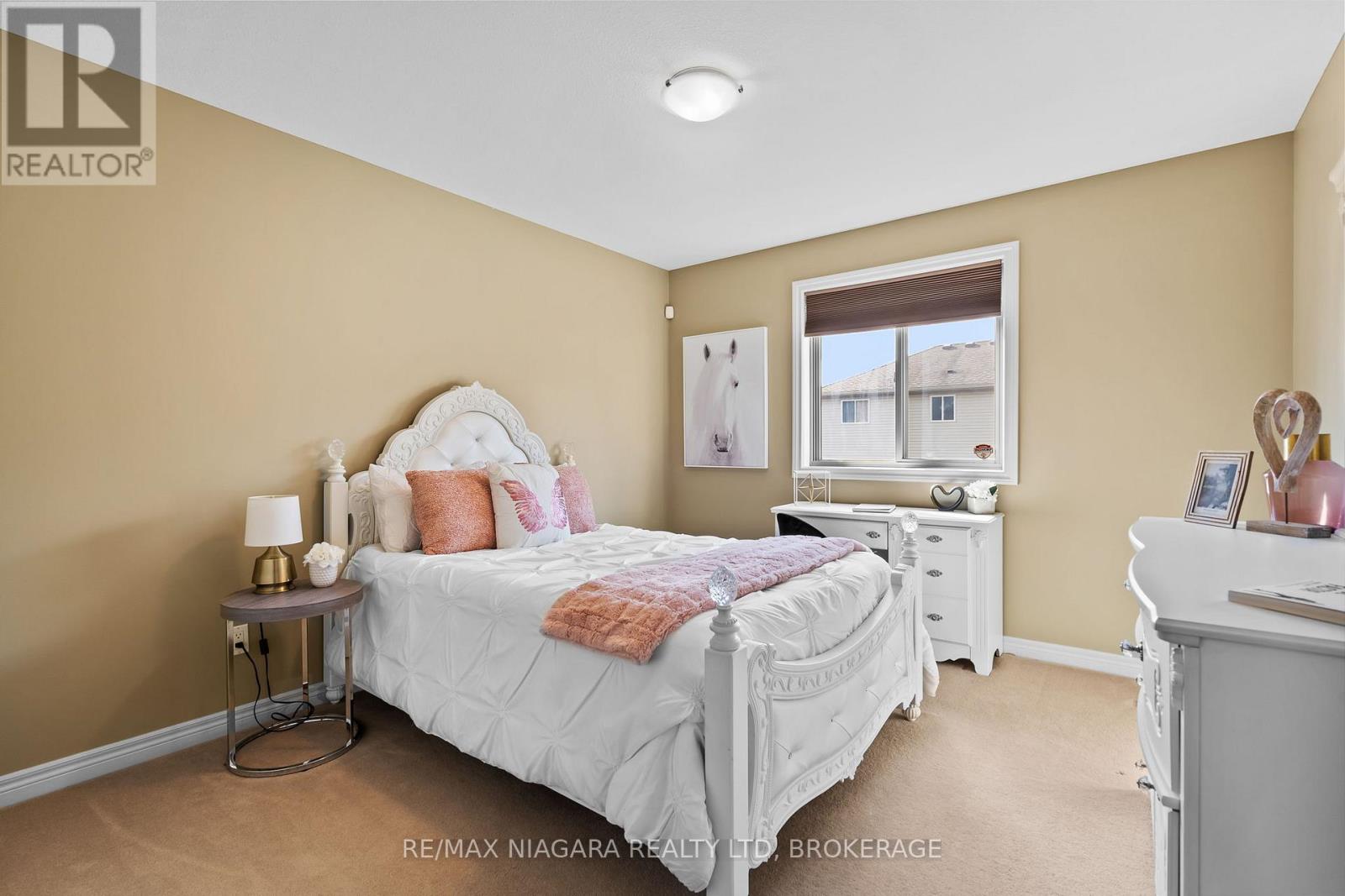 6877 Courtney Crescent, Niagara Falls, Ontario  L2H 0A3 - Photo 11 - X12488550