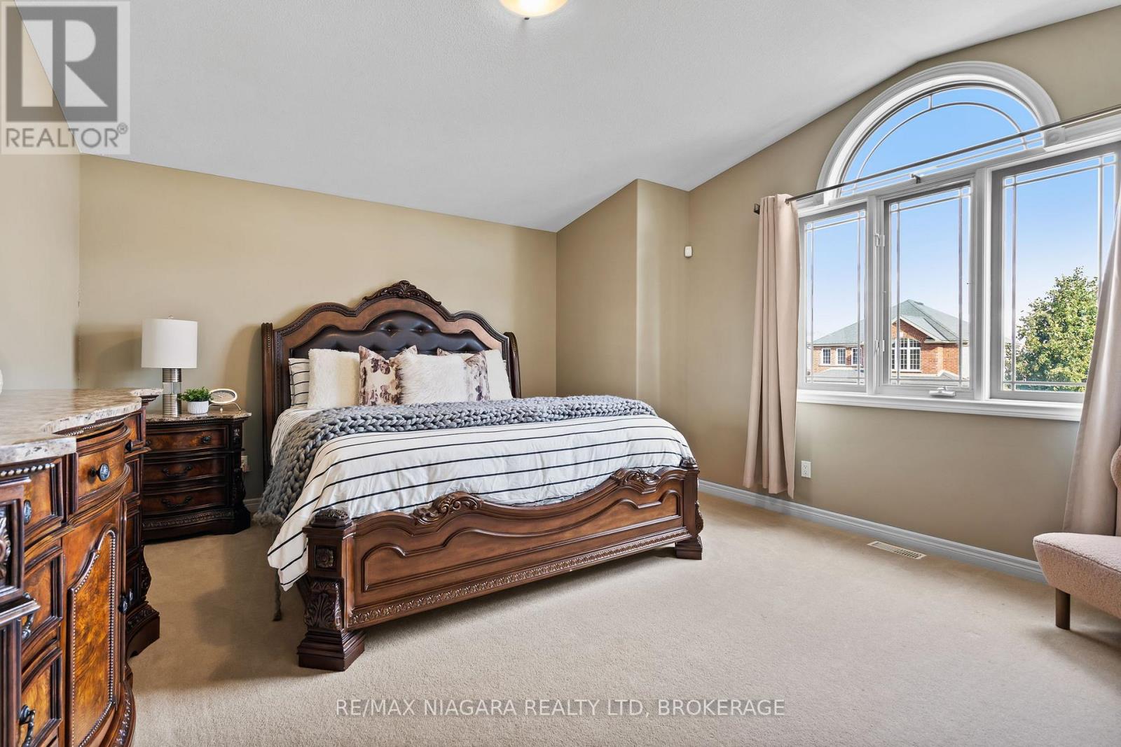 6877 Courtney Crescent, Niagara Falls, Ontario  L2H 0A3 - Photo 15 - X12488550