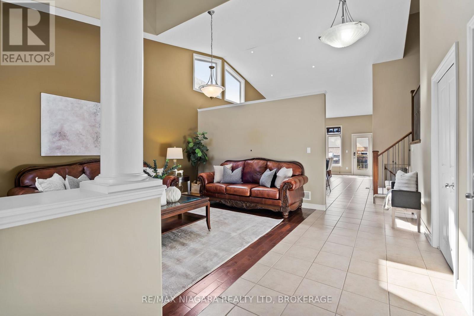 6877 Courtney Crescent, Niagara Falls, Ontario  L2H 0A3 - Photo 5 - X12488550