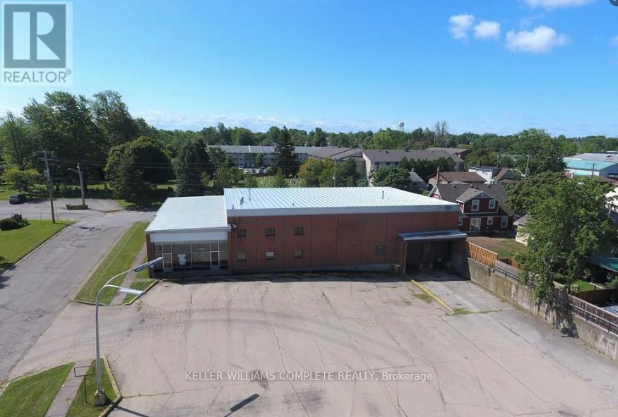 33 Gilmore Road, Fort Erie, Ontario  L2A 2L9 - Photo 1 - X12488570