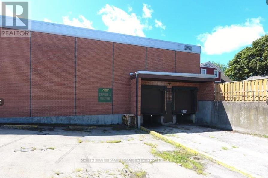 33 Gilmore Road, Fort Erie, Ontario  L2A 2L9 - Photo 2 - X12488570