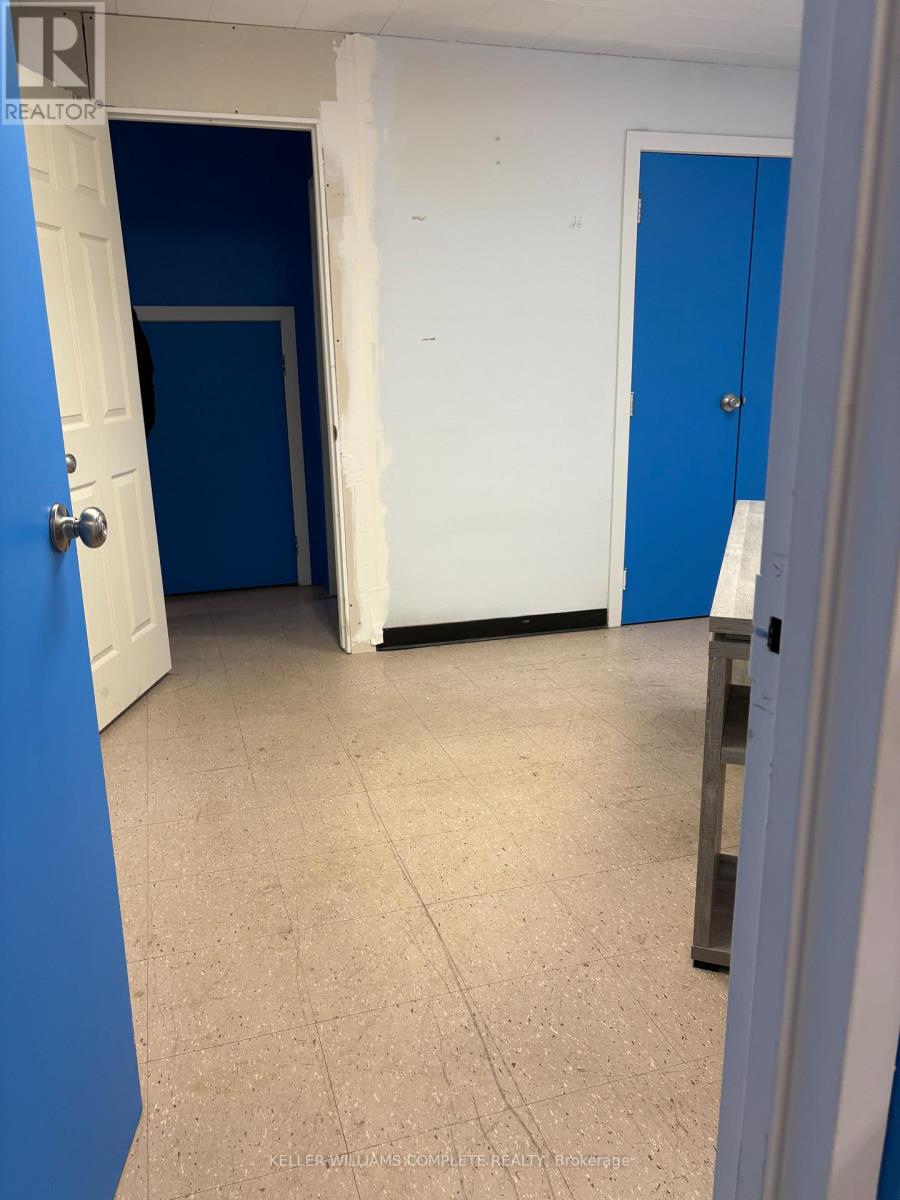 33 Gilmore Road, Fort Erie, Ontario  L2A 2L9 - Photo 4 - X12488570