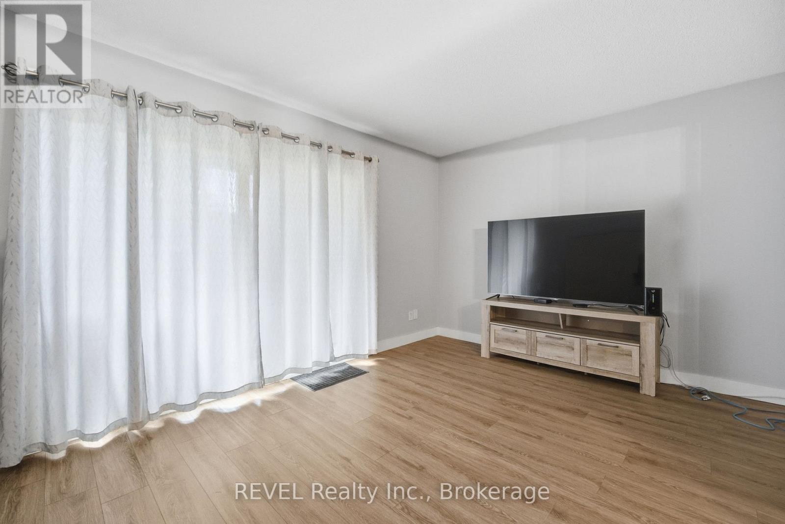 106 - 50 Lakeshore Road, St. Catharines, Ontario  L2N 6P8 - Photo 10 - X12488862