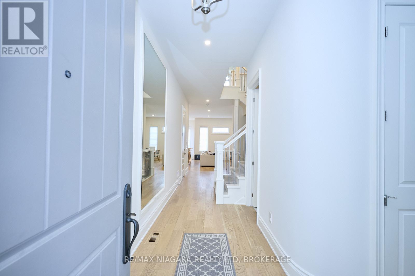 15 Arbourvale Common, St. Catharines, Ontario  L2T 4C5 - Photo 2 - X12488938