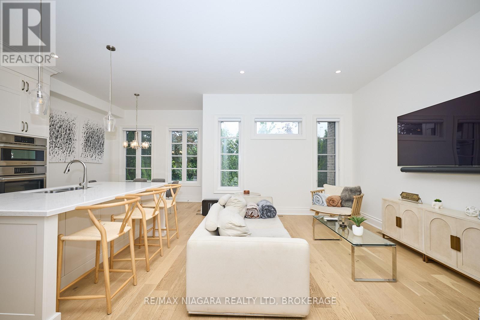 15 Arbourvale Common, St. Catharines, Ontario  L2T 4C5 - Photo 5 - X12488938