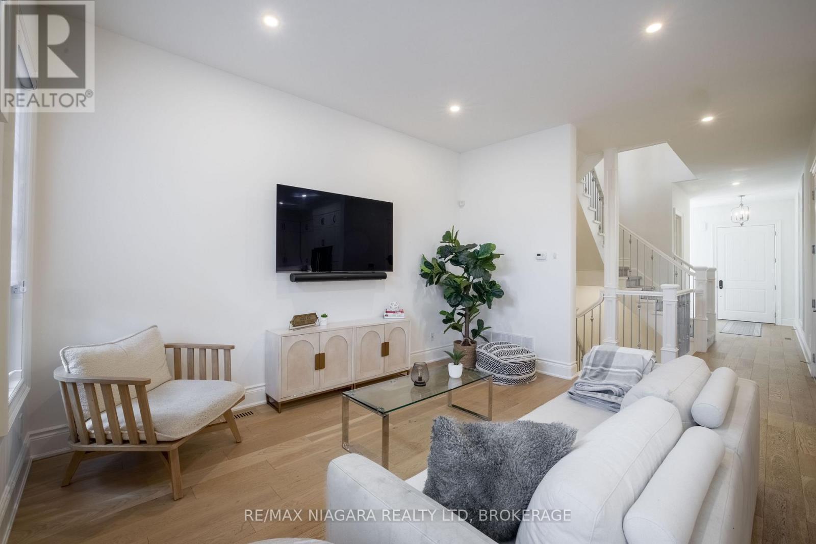 15 Arbourvale Common, St. Catharines, Ontario  L2T 4C5 - Photo 7 - X12488938