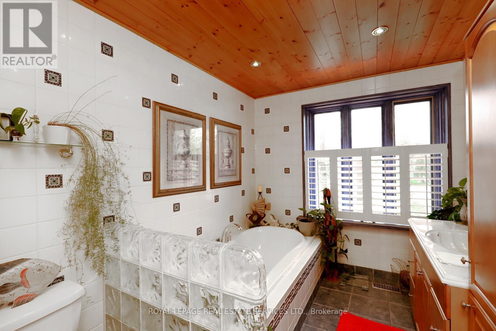 167 Oliver Place, Oakville, Ontario  L6H 1K9 - Photo 16 - W12457697