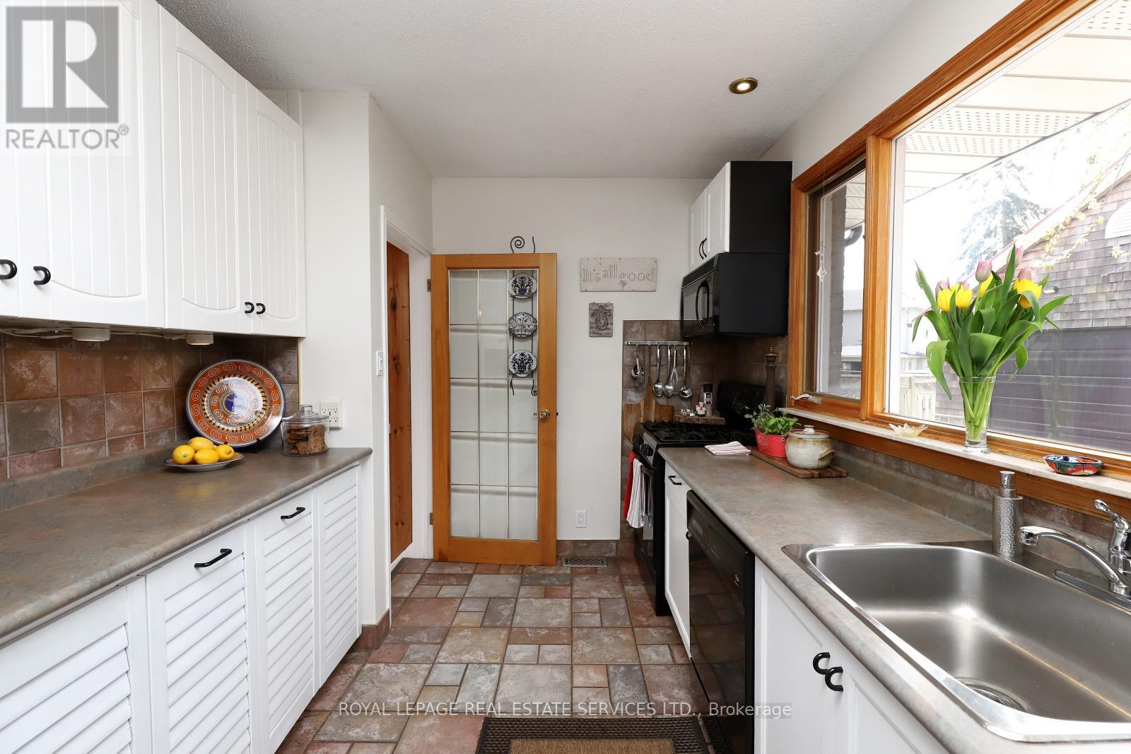 167 Oliver Place, Oakville, Ontario  L6H 1K9 - Photo 12 - W12457697