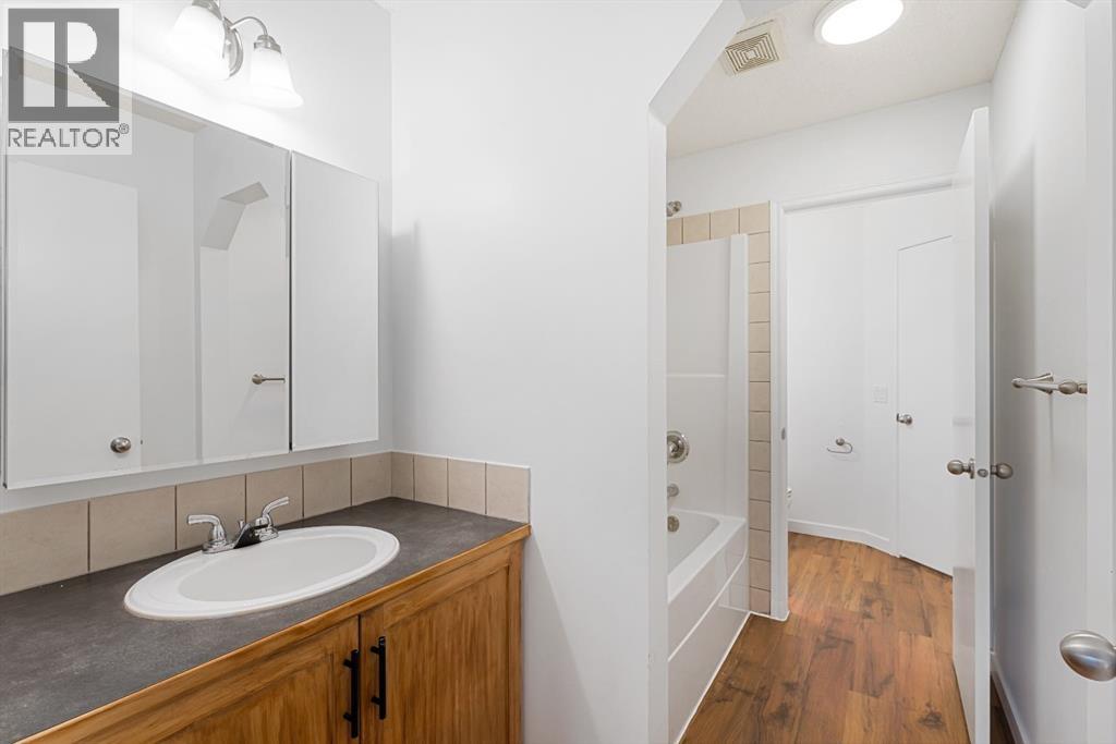 203 Prestwick Heights Se, Calgary, Alberta  T2Z 4K3 - Photo 15 - A2265895