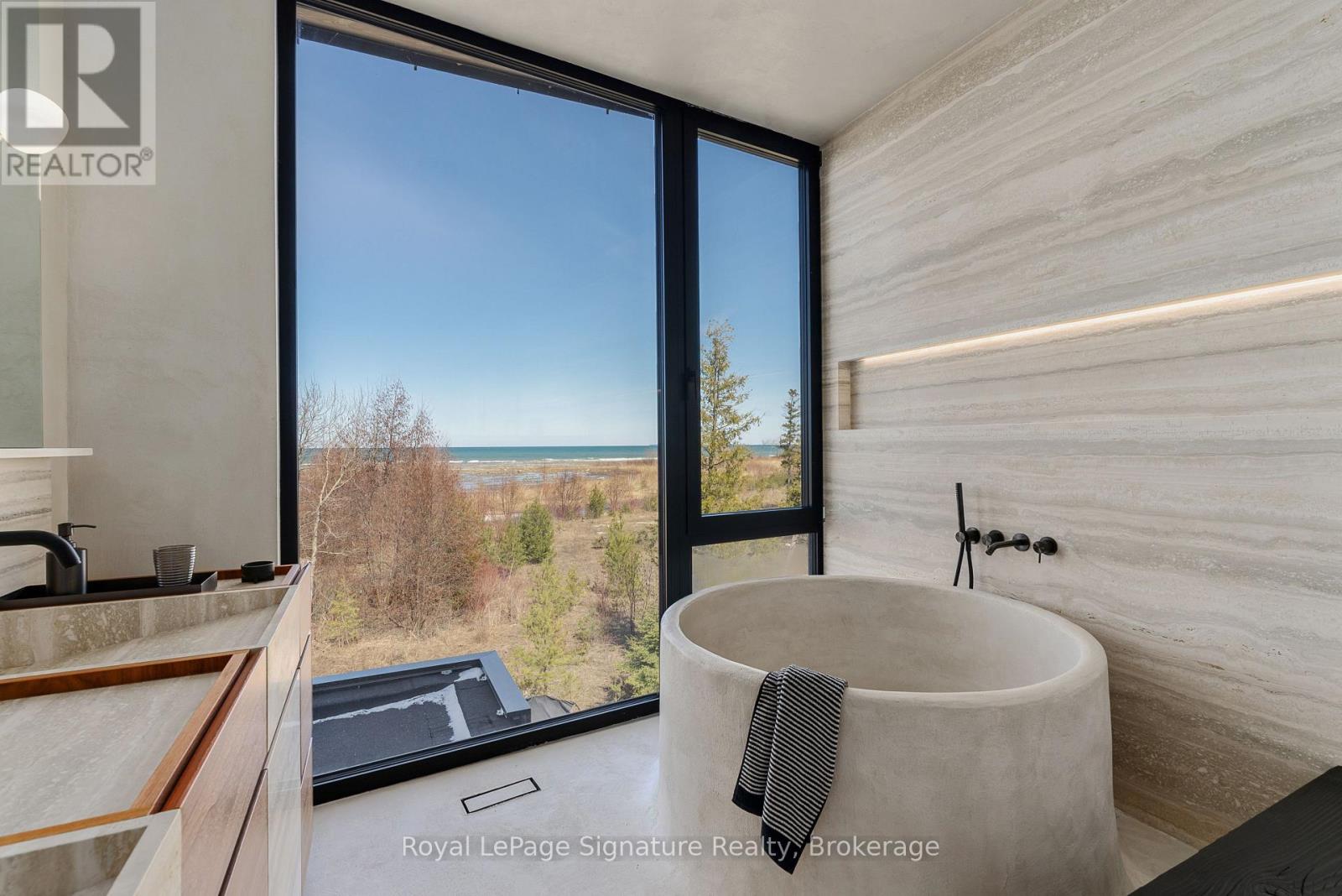 120 Sebastian Street, Blue Mountains, Ontario  N0H 1J0 - Photo 32 - X12487816