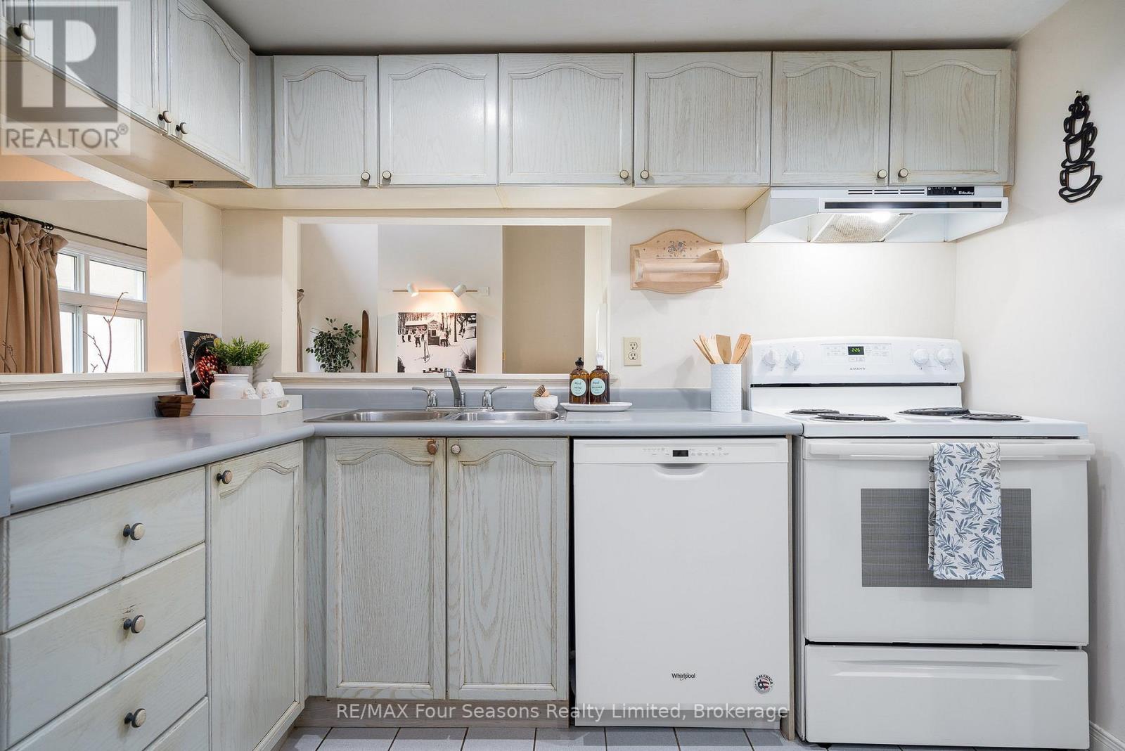 113 - 107 Wintergreen Place, Blue Mountains, Ontario  L9Y 0P8 - Photo 18 - X12488504