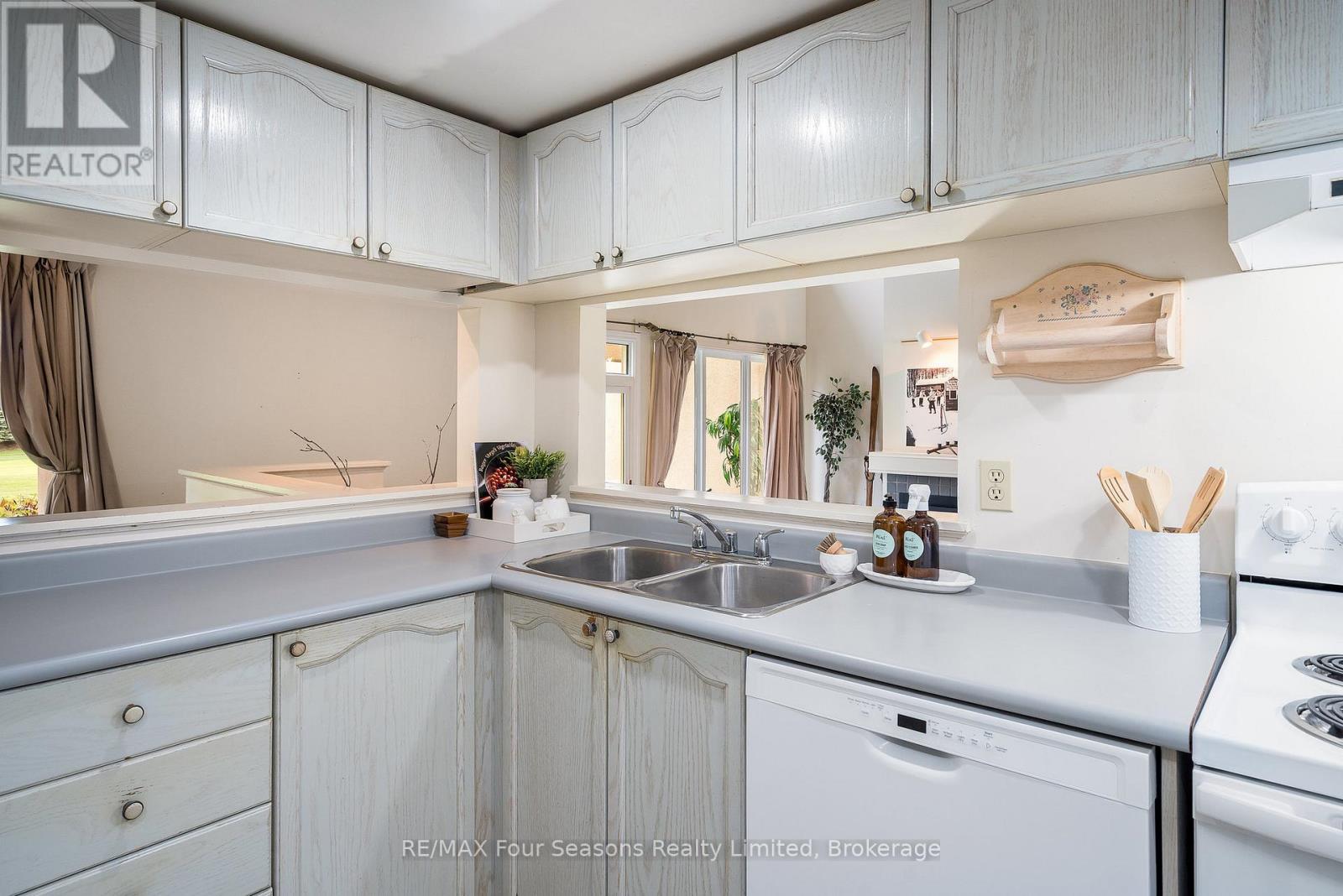 113 - 107 Wintergreen Place, Blue Mountains, Ontario  L9Y 0P8 - Photo 19 - X12488504