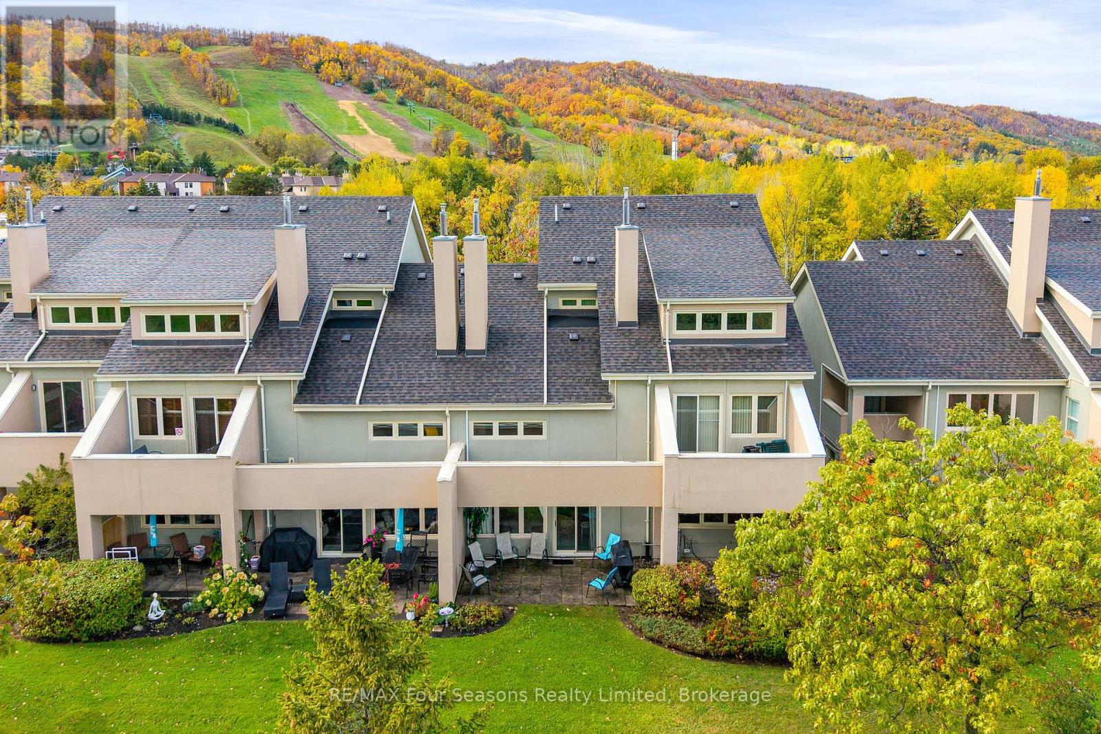 113 - 107 Wintergreen Place, Blue Mountains, Ontario  L9Y 0P8 - Photo 3 - X12488504