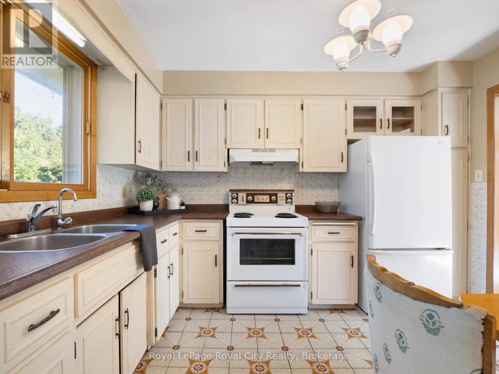 48 Glenbrook Drive, Guelph, Ontario  N1E 1A9 - Photo 15 - X12488664