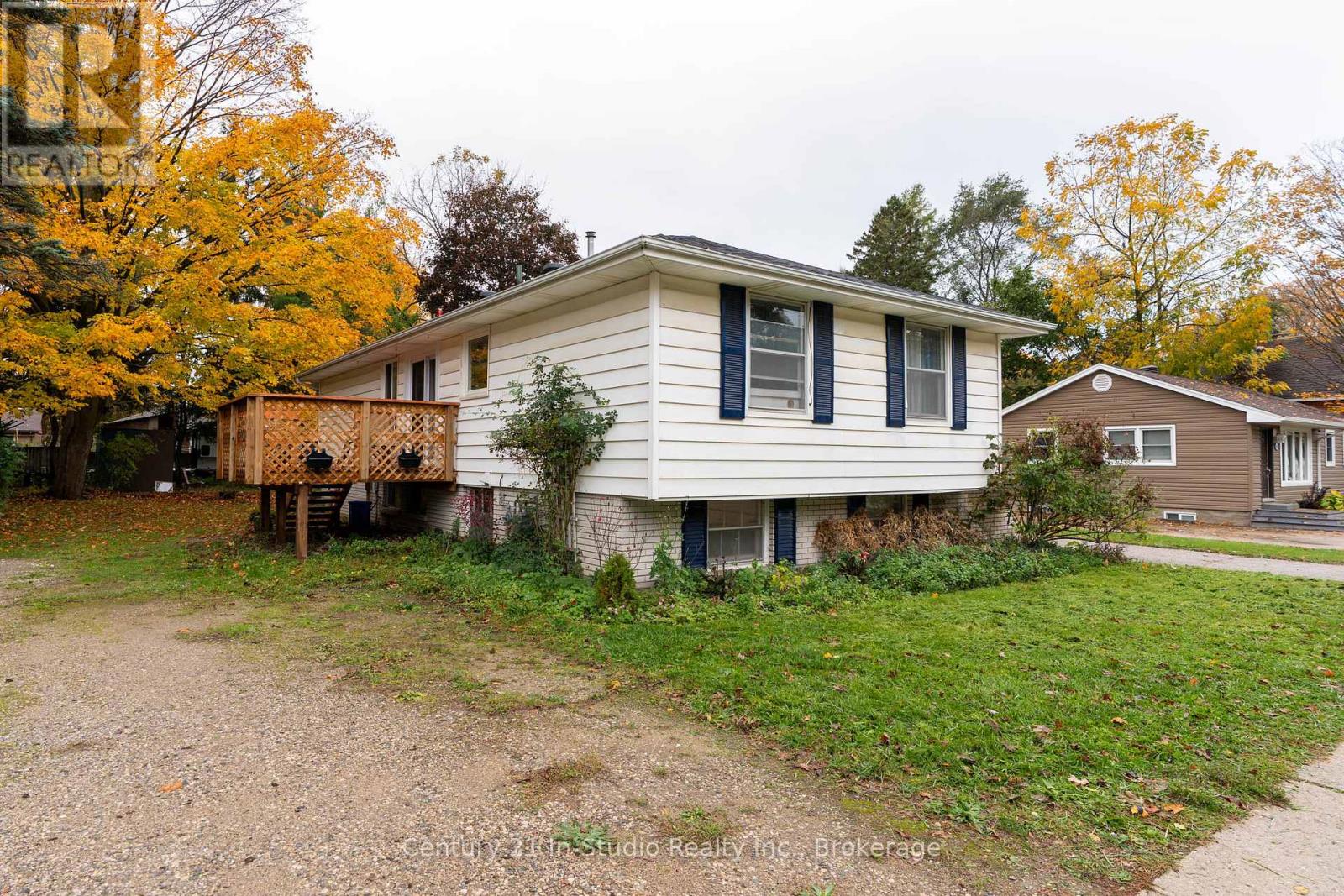 698 Gustavus Street, Saugeen Shores, Ontario  N0H 2C0 - Photo 3 - X12488762