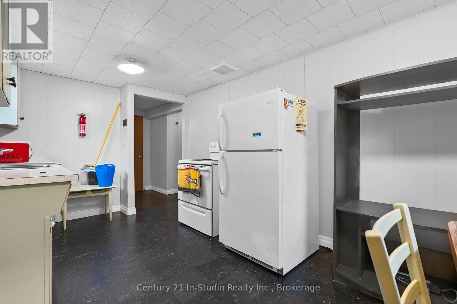 698 Gustavus Street, Saugeen Shores, Ontario  N0H 2C0 - Photo 35 - X12488762