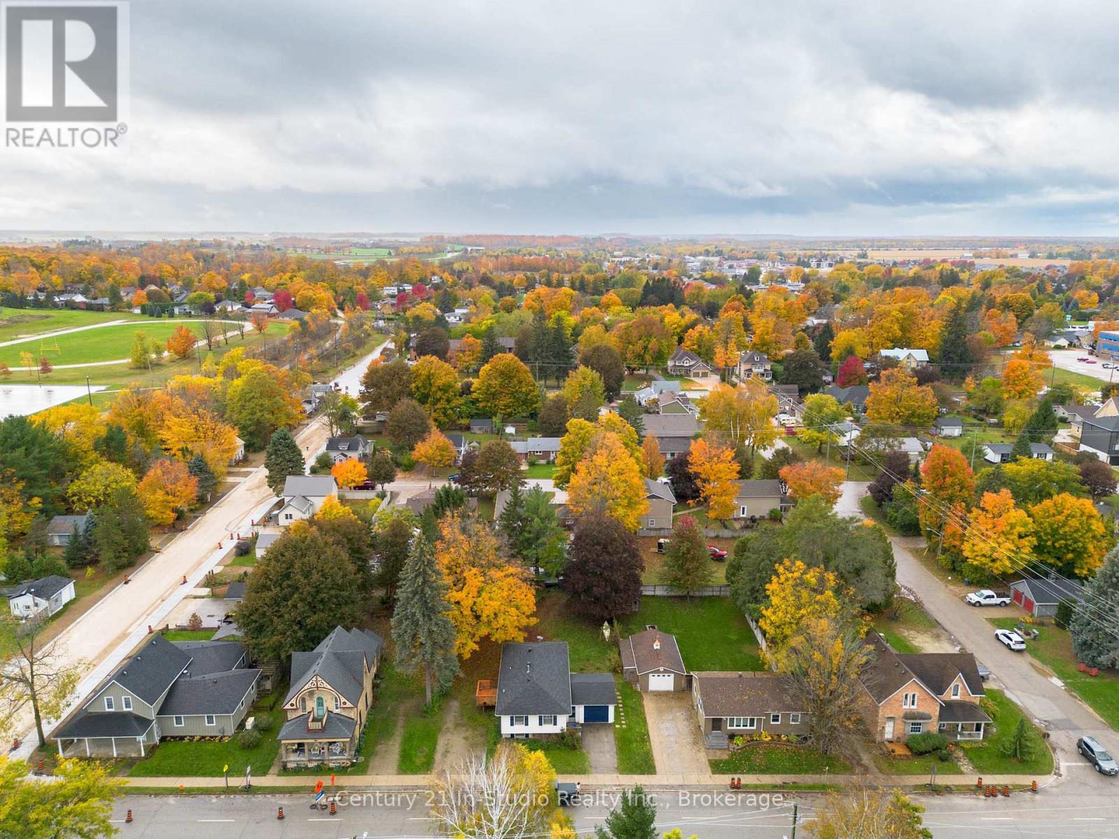 698 Gustavus Street, Saugeen Shores, Ontario  N0H 2C0 - Photo 5 - X12488762