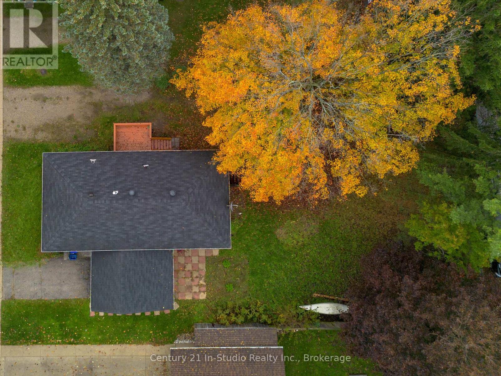 698 Gustavus Street, Saugeen Shores, Ontario  N0H 2C0 - Photo 9 - X12488762