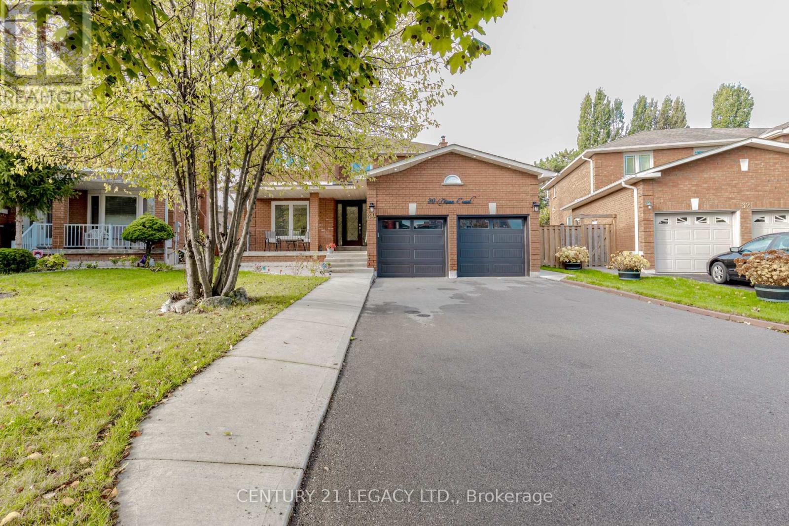 30 Diane Court, Brampton, Ontario  L6Y 3E2 - Photo 3 - W12477518