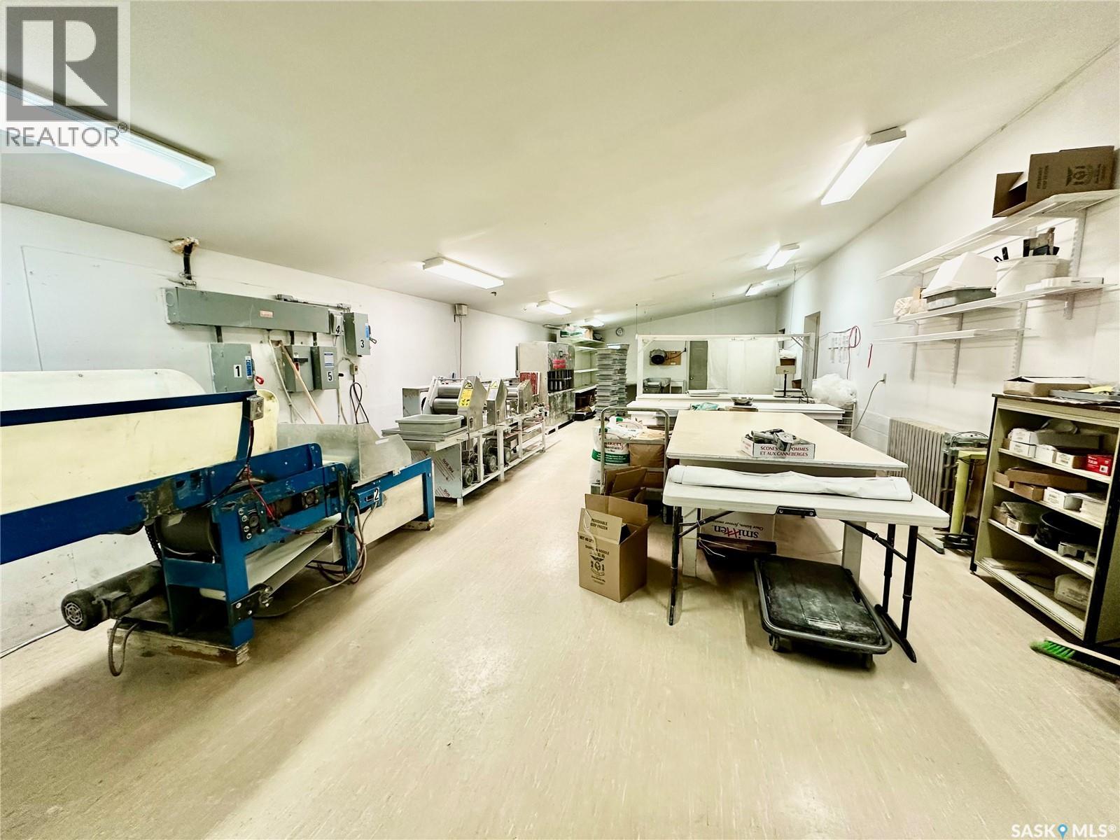 221 D Avenue S, Saskatoon, Saskatchewan  S7M 1P8 - Photo 2 - SK022011