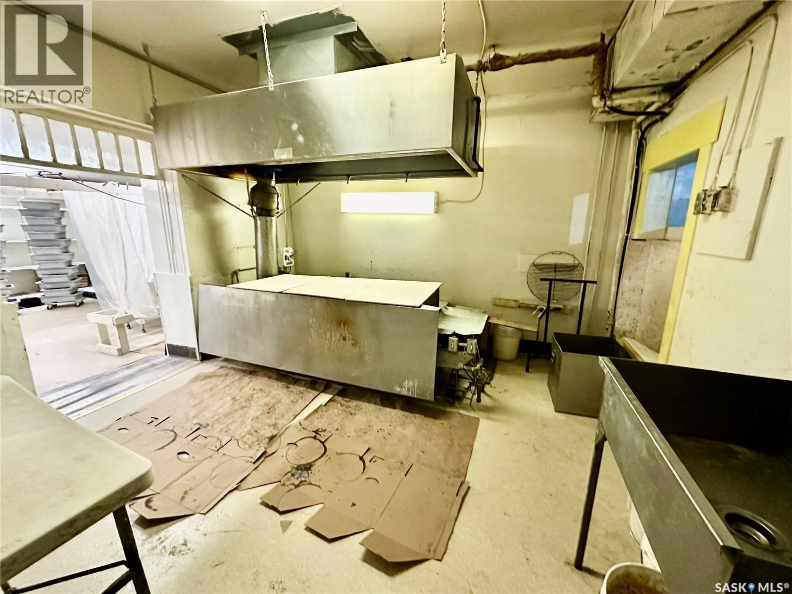 221 D Avenue S, Saskatoon, Saskatchewan  S7M 1P8 - Photo 4 - SK022011