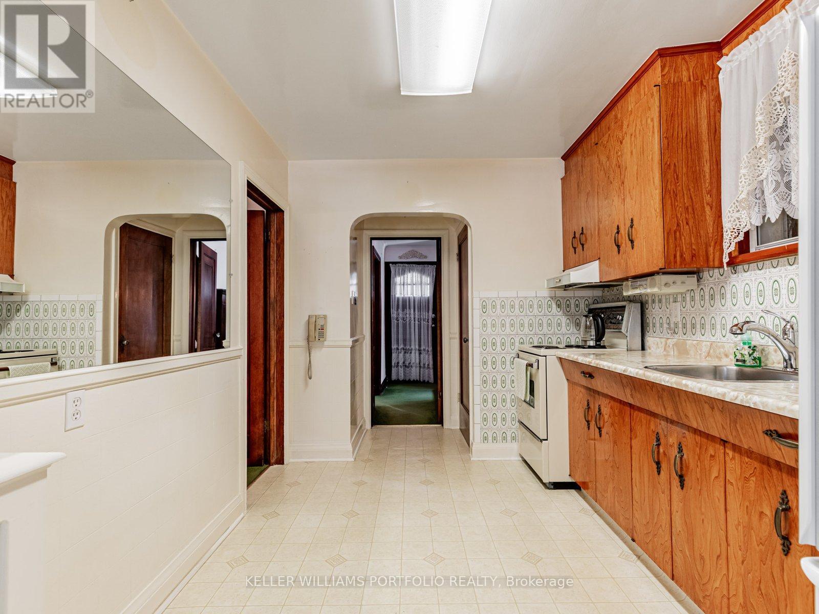 51 Glenavy Avenue, Toronto, Ontario  M4P 2T9 - Photo 10 - C12487786