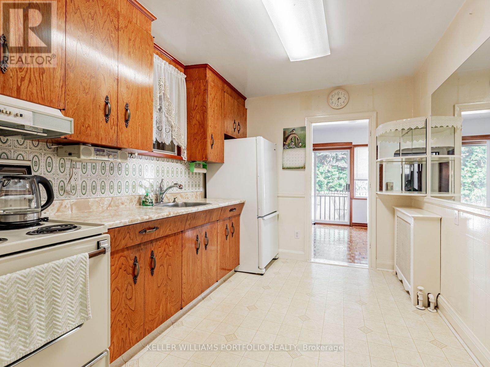 51 Glenavy Avenue, Toronto, Ontario  M4P 2T9 - Photo 12 - C12487786