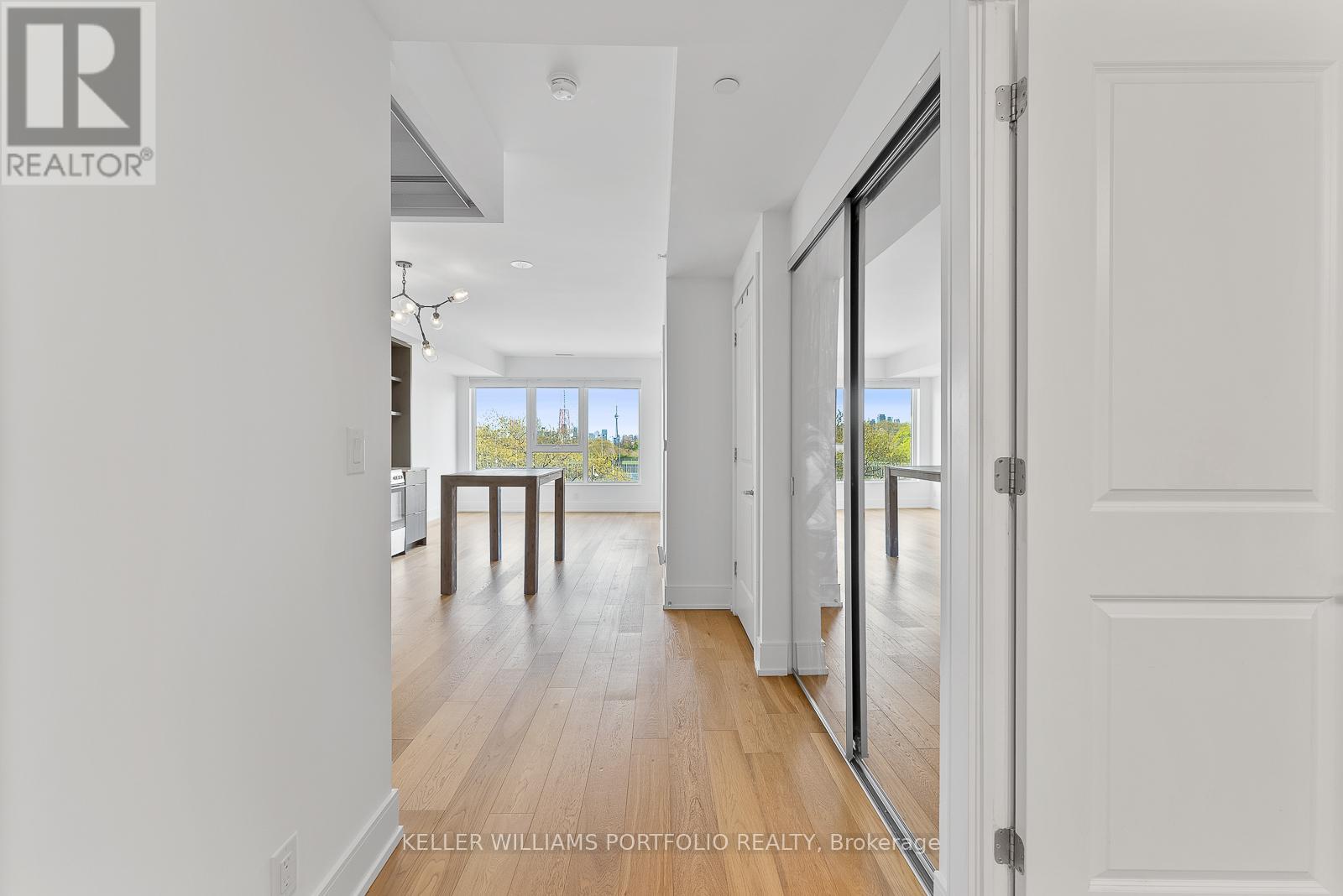 310 - 6 Parkwood Avenue, Toronto, Ontario  M4V 2W8 - Photo 2 - C12487788