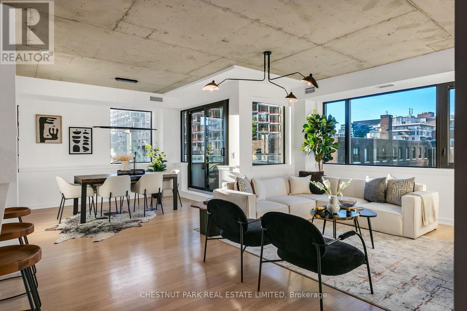 610 - 400 WELLINGTON STREET, Toronto, Ontario