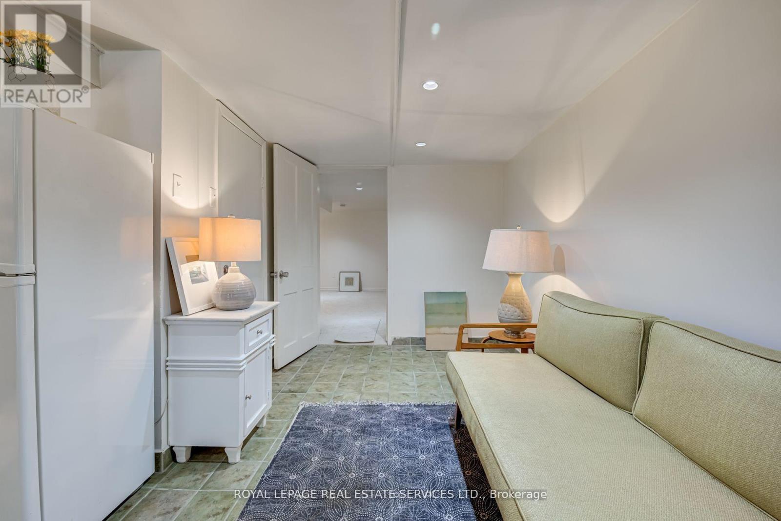 Lower - 27 Bank Street, Toronto, Ontario  M6K 1R4 - Photo 10 - C12487942