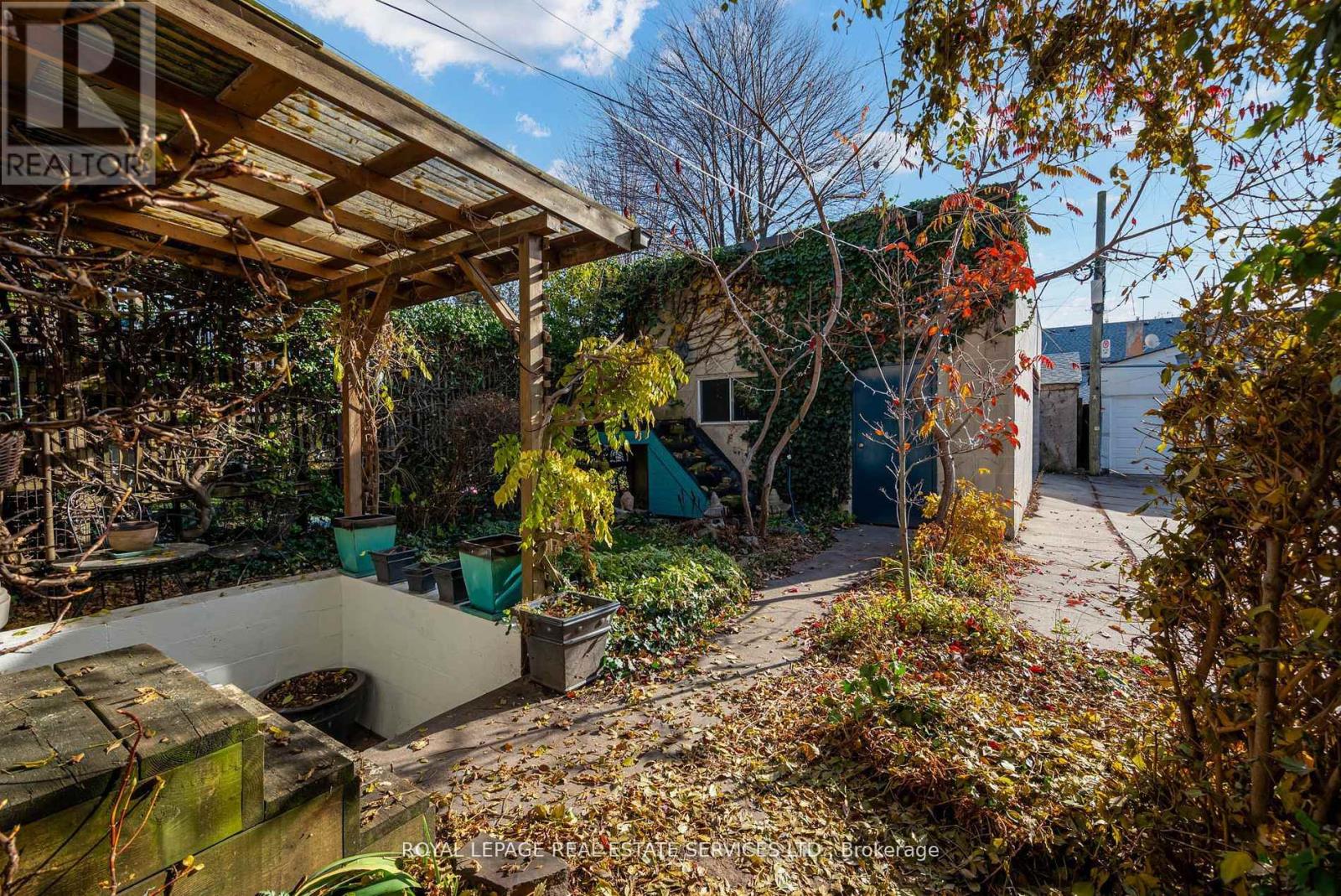 Lower - 27 Bank Street, Toronto, Ontario  M6K 1R4 - Photo 2 - C12487942