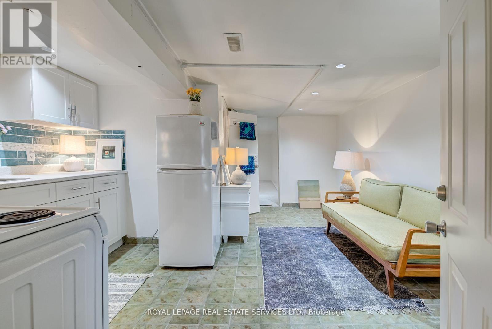 Lower - 27 Bank Street, Toronto, Ontario  M6K 1R4 - Photo 6 - C12487942